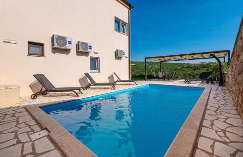 Awesome Home In Modric - Photo 8