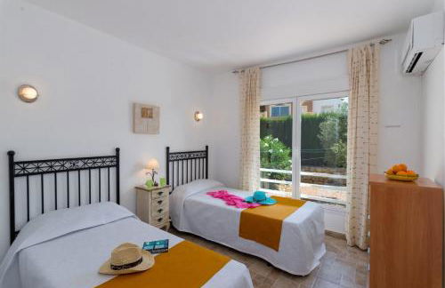 Villa Cabriel by Villa Plus - Photo 19