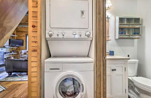 Deck and Forest Views Secluded Cresco Cabin! - Foto 20