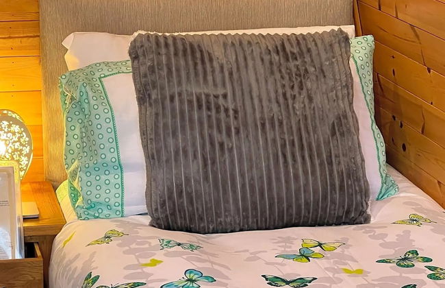 Beautiful Twin Glamping Pod in Salisbury - Photo 3