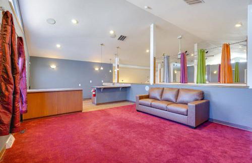 Huge Kitchen and Open Interior Pueblo Group Getaway - Foto 2