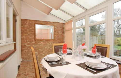 Large Cosy House Ideal for Corporate Lets - Photo 4