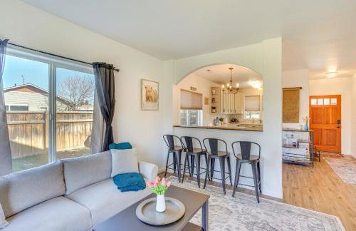 Charming Bend Home with Porch and Yard Great Location - Foto 4