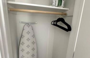 Comfy NJ 2BR Close to Airport, Dream Mall & NYC - Foto 3