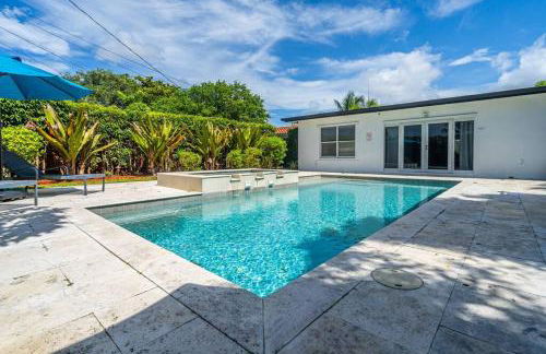 Spacious 5 Bedroom Heated Pool and Hot Tub, 12 minutes to the Beach - Foto 31