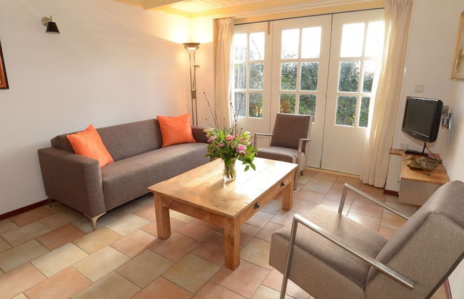 Charming Holiday Home in Texel - Photo 2