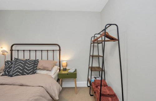 7D Albert St - sleeps 4 guests with parking on request - Foto 14