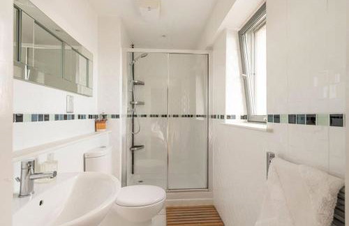 Calming Sea View City Apartment - Foto 45