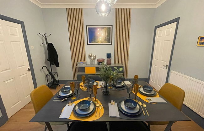 Spacious 3-Bedroom House with Parking - Photo 13