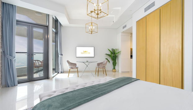 Lux BnB Aykon Tower Skyline Views - Foto 2, Habitación