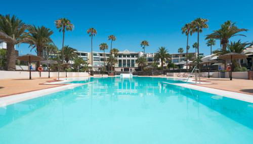 Villa Irene Lanzarote en Costa Teguise en complejo con piscina comunal - Foto 2, sunbed