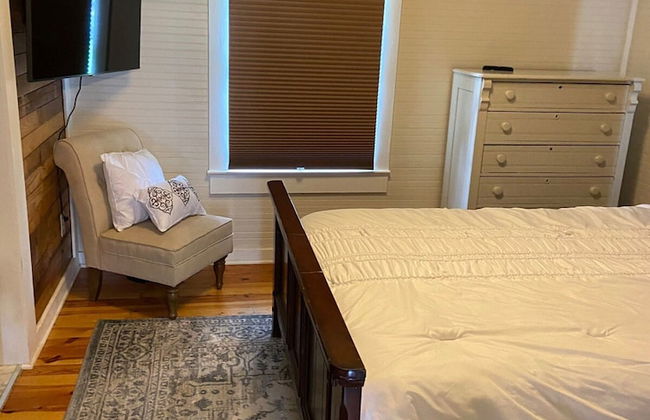 Frank Howard 111 Farmhouse - Photo 2