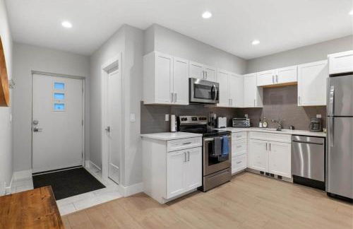 Gorgeous 1 BR Suite in a New House Free Parking - Foto 6