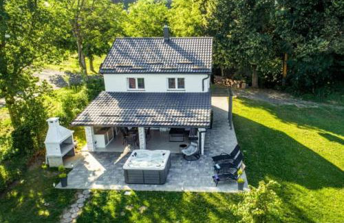 Cozy House In Nature With Hot Tub - Happy Rentals - Foto 1