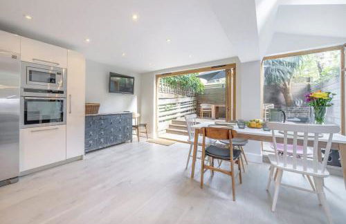 Stylish 3-floor 3bed home with garden near river - Foto 7