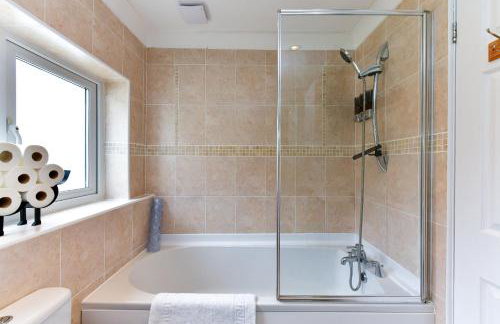 Rare Free Parking in Heart of the City - Highly Rated Townhouse & Garden - Peaceful Area Less Than 5min Walk to Beach, Shops, Bars, Arena, Marina, Parks - Foto 28