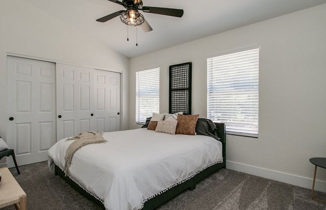 Upgraded 4-bdrm Beautiful Home W/pool! - Foto 9