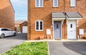 3 BedRoom house, Sleeps 6 with Full Kitchen, Garden and Free Parking - FREE Wi-Fi near Milton Keynes Bowl - Foto 18