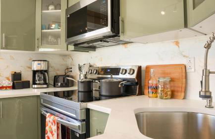 The Mod Pad! 15 minute from Airport, Free Parking! - Foto 6