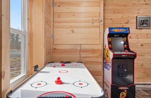 Cozy Cinema Cabin - Hot Tub and More - Foto 59