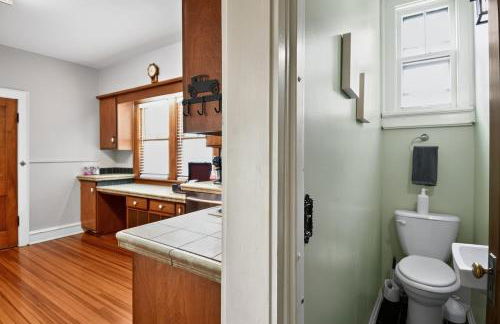 Historic Omaha Manor DT Near Zoo and Pool Table - Foto 37