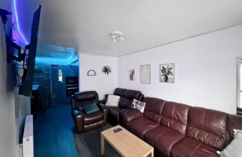 Family Holiday Home With Hot Tub & Sauna Sleeps 8 - Foto 10