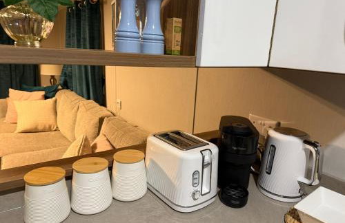 LuxeHaven at Tattershall Lakes Park with Hot Tub - Foto 6