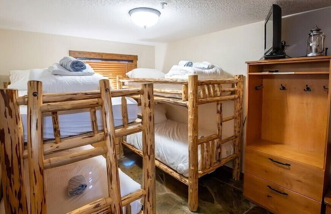 Snow Creek Cabins by Fernie Lodging Co. - Photo 22