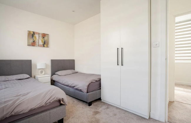 Brand New Luxury Self Contained Flat - Photo 3