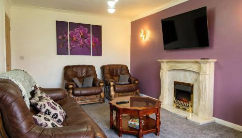 Family-Friendly Detached House Near Leeds and Bradford with Garden - Foto 2
