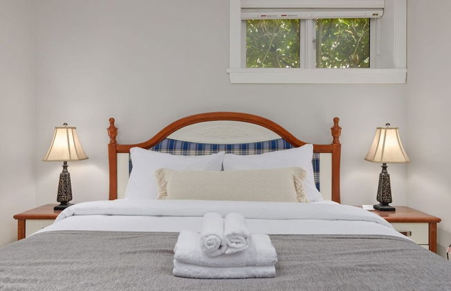 Stunning 3 Bedroom Secondary Suite N Van - Photo 46