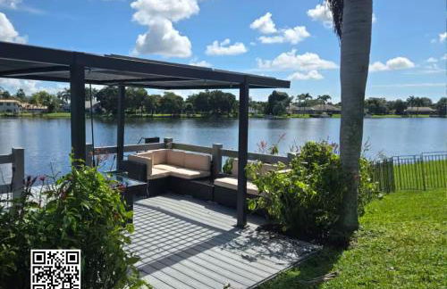 Stunning House with Beautiful Lake View - Foto 1