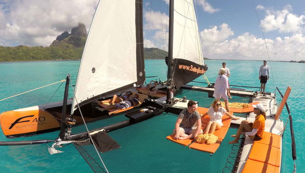 Giro in catamarano a Bora Bora