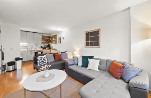 Modern 2 Bed Apartment in Greenwich, 24h Free Parking, Great for Business & Contractors, Sleeps 6 - Photo 4