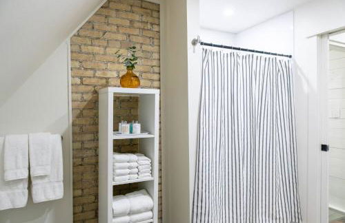 Charming Historic Upper | Walk to Downtown, Lakes - Foto 7