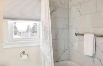 Patty's Place - Private and Convenient EV-Friendly Apartment near Downtown - Foto 17