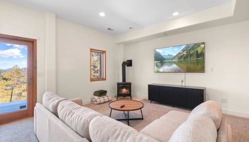 Mountain Retreat Sleeps 10 with Pool Table and Arcade - Foto 3