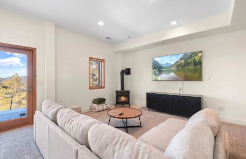 Mountain Retreat Sleeps 10 with Pool Table and Arcade - Foto 3