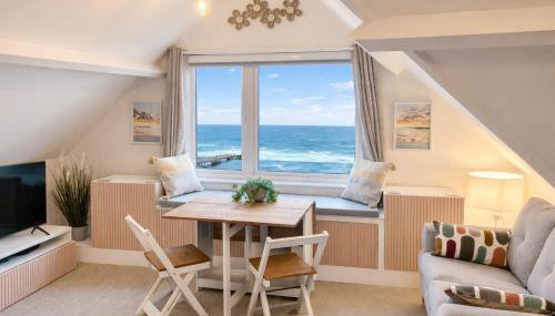 Pier View Retreat - 5 Mins Walk to Beach - Sea Views With Parking - Foto 2