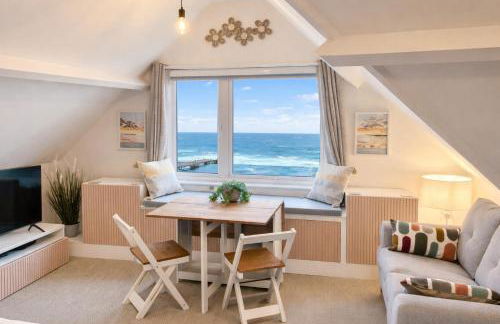 Pier View Retreat - 5 Mins Walk to Beach - Sea Views With Parking - Photo 2