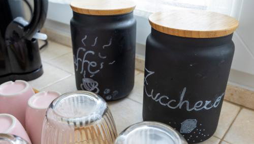 Azure Oasis with parking near the airport & beach - Foto 5