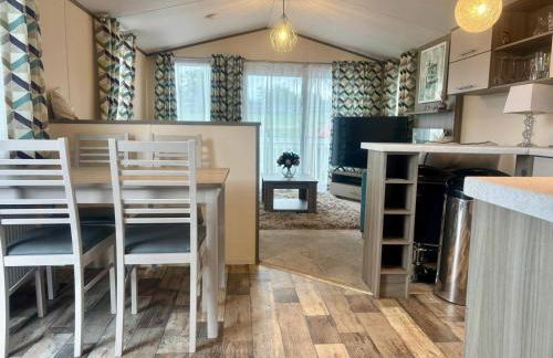 Caravan in Holcot - Sleeps 6 - Pet Friendly - Foto 7