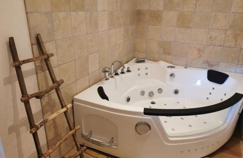 La Bastide du Capelier - Gîte pour 4 personnes avec baignoire balnéothérapie - Foto 3