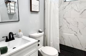 NEW PHX Pool Home With Deep End and Central Location - Foto 32