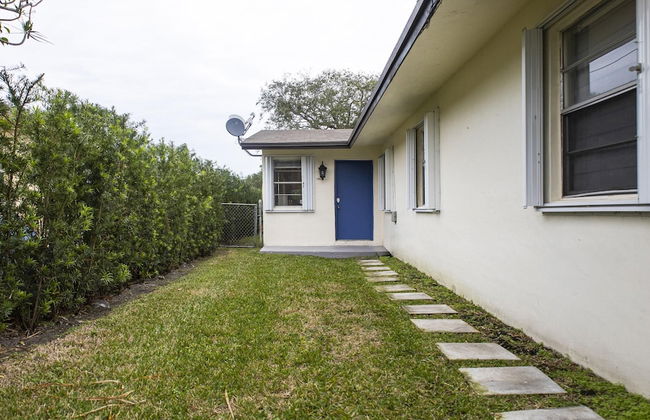 Hidden Garden A Serene Miami Escape - Photo 32