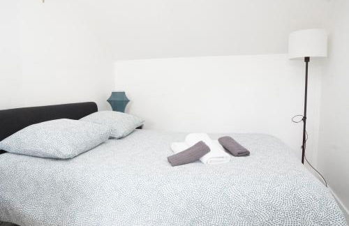 EXIGEHOME-Studio à 5 minutes du centre de Versailles-1er étage - Foto 7