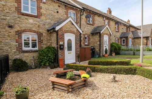 Knapp Cottage - Photo 2