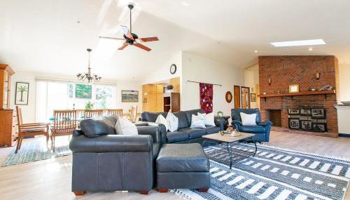 Large Home w Fire Pit and Dogs Welcome - Foto 4