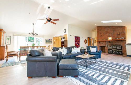 Large Home w Fire Pit and Dogs Welcome - Foto 4
