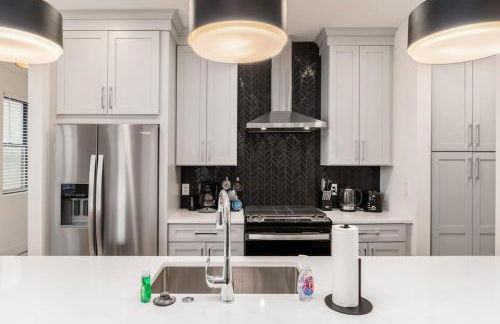 Luxury Escape 4BR 3 bath Oasis in Historic Old Town - Foto 19